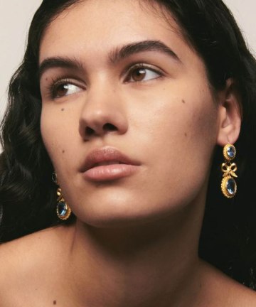 Alternative view of Pendientes isabelinos aqua