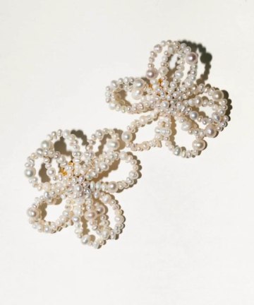Alternative view of Alhaja pendientes flora