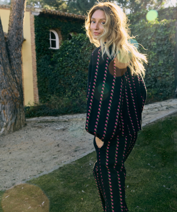 Alternative view of Magnolya total look romina black