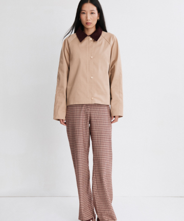 MUS&BOMBON gabardina opal corta con vuelo cuello pana camel