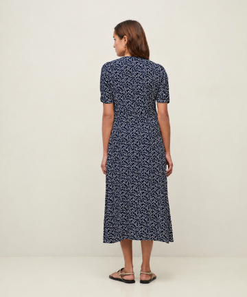 Alternative view of Yerse vestido midi fluido flores azul marino