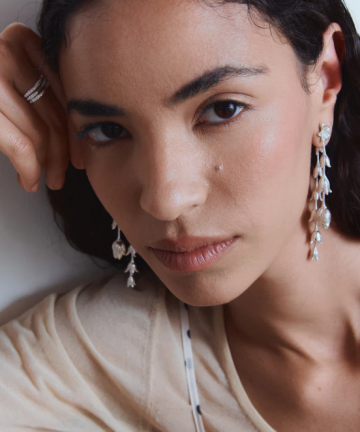Alternative view of Alhaja pendientes narciso