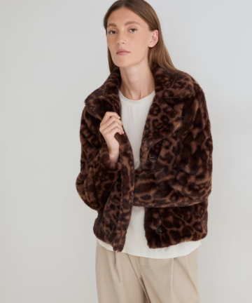Yerse abrigo corto efecto pelo animal print