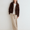 Yerse abrigo corto efecto pelo animal print - Imagen 2