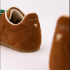 0 105 Cosmo Tan zapatillas de piel de ante camel - Imagen 4