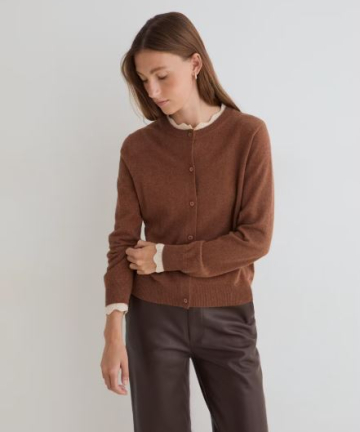 Yerse chaqueta camel detalle cuello y puños