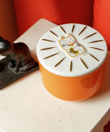 Alternative view of Paddywax vela charmed verre chat meneki-neko