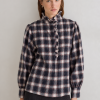 Yerse blusa cuadros azul marino y crudo con volante en cuello
